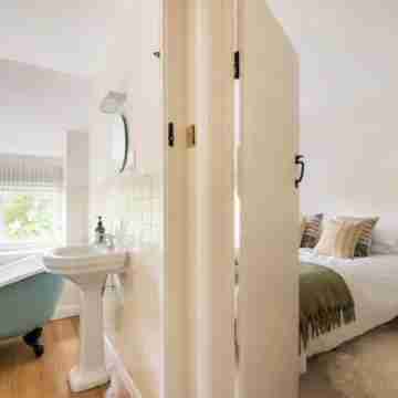 Architect Designed Cosy Cotswold Stone Cottage Rooms