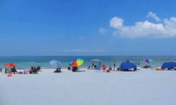Prime location on Pass-A-Grille Beach! Everything you need is here!