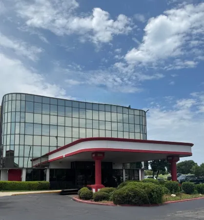 Clarion Hotel Broken Arrow - Tulsa