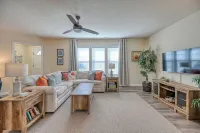 Surf City Off Island Retreat! 2.5 mi to beach - Flexible booking days!