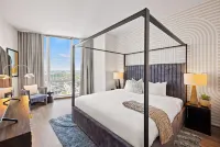 Placemakr Premier SoBro - balcony