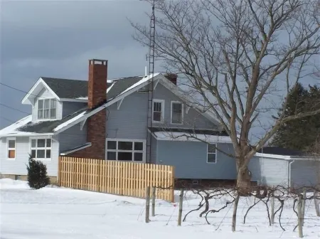 Farmhouse in the vineyards! Sleeps 8!