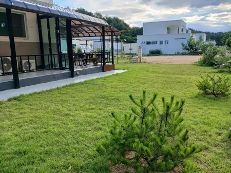 Yangyang Haewasol House Отели рядом с достопримечательностью «Jukdo Beach»