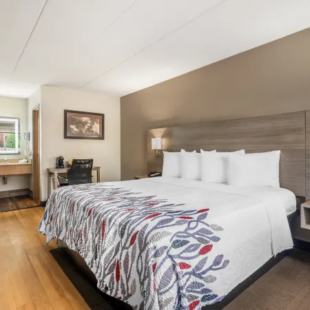 Red Roof Inn Virginia Beach Отели рядом с достопримечательностью «Регентский университет»