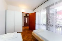 Drazen Charming Three Bedroom Apartment - 2-Star