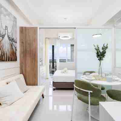 Modern Nordic Studio with Balcony and Pool in Primeworld District Near Airport Others