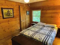 Classic Pocono Mountain Cottage in Split Rock Hotels in Kidder Township