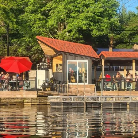 Serenity Lakeside Cottage