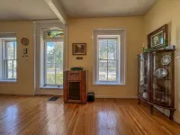 Historic 3 -bedroom house in Algona close to downtown WiFi. 2 parks nearby Hotels in Algona