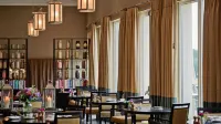 Bowood Hotel Spa & Golf Resort Hotel di Chippenham