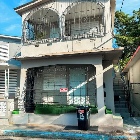 Cozy 2-bedroom apartment in the heart of Bayamón with WiFi & AC