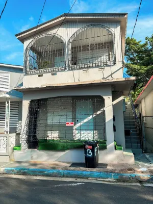 Cozy 2-bedroom apartment in the heart of Bayamón with WiFi & AC Hotels in Bayamon