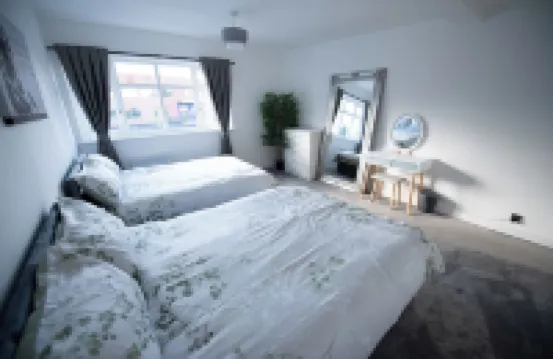 Cozy Family Apartment | Manchester Airport | Free Parking | Sleeps 8 Hotels in Stockport District