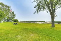 Dock & Panoramic Bay Views: Oconto Retreat! - WiFi