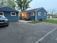 Beautifully remodeled house that sleeps 10 by Lake Erie Fun. Hotels in Margaretta Township