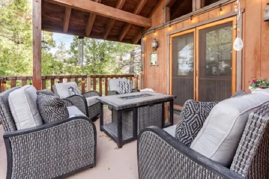 3-story near Big Beark, Lake Arrowhead
