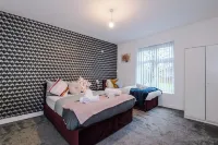 6BR in Castleton|WIFI|PARKING|Ideal for Contractors|Longterm Discount Applies Hotels in Rochdale