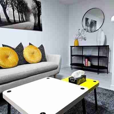 The Luxury Retreat, CalgaryCentral location, family oriented, feel at home! Others