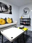 The Luxury Retreat, CalgaryCentral location, family oriented, feel at home!
