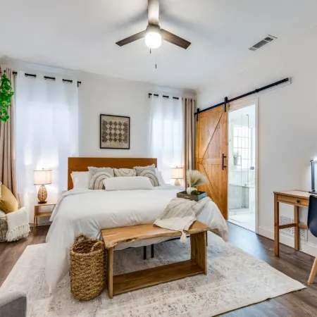 Charming 3-bedroom townhome with WiFi,AC in fabulous Frisco. Home away from home