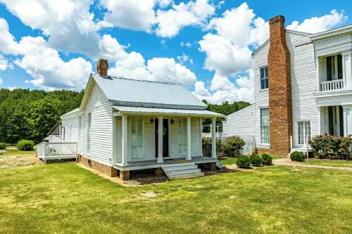 Charming 1-bedroom Pearl Cottage with WiFi in the historic Casey Jones Village