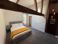 Cedar Barn - Nantwich with Hot Tub