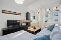 Stunning apartment with WiFi and free parking in the city center