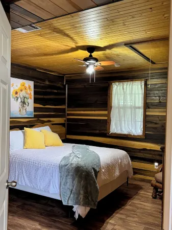 Peaceful Country Escape Near Lucedale 2 BR  1Bath on Private Family Farm Отели в г. Джордж