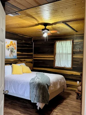 Peaceful Country Escape Near Lucedale 2 BR  1Bath on Private Family Farm Hotels in George County