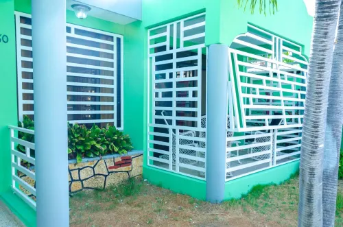 Cozy 2-bedroom chalet in delightful Baní with WiFi, AC Hotels in Bani