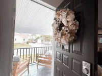 2 BATHROOM Executive Cottage with Office Hotels in Sarnia