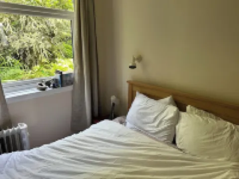 Family Cottage by the Crinan Canal, handy for whisky, golf and standing stones. Hotels in Lochgilphead