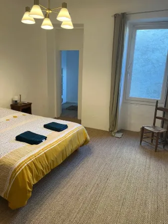 Maison de village Standing avec Patio idéale pour les familles Отели в г. Сижан