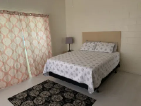 Comfy, breezy 2 bed 1 bath - Northside apartment.