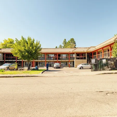 Rose City Inn and Suites