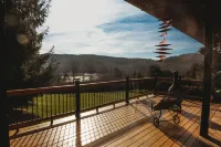 3-bedroom chalet just 13 minutes drive to Bethel Woods