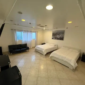 Culver City Hostel Отели рядом с достопримечательностью «Студия "Сони Пикчерс"»