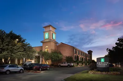 Embassy Suites by Hilton Lubbock Hotel in zona Timeless Custom Frames & Art Gallery