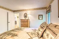 Lake Toxaway Cabin w/ Fire Pit - 1 Mi to Marina - balcony