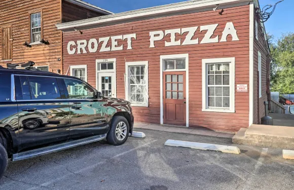 明亮的Crozet公寓，眺望山景！