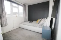 Beautiful 3 Bedroom Home With Parking and Fitness Equipment