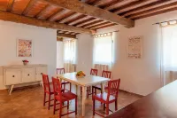 3-Bedroom Apartment Tuscany, Ancient Farm, Nature, Swimming Pool, 6 Guests Hotels in Montemurlo