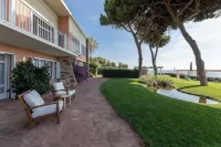 Seafront villa with private beach access Hotels in Mataro