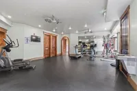 Spacious estate, 12000 square feet on a full acre in East Sandy