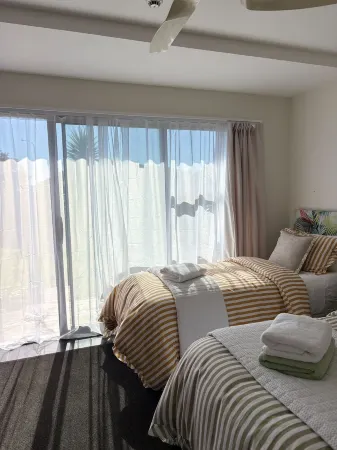 Tropicana Bijou - Studio & Spa Отели в г. Картерс Бич