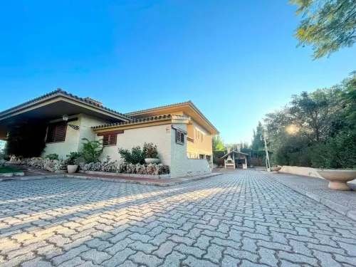 Villa Sigalero for Groups with Garden and Barbecue in Benicasim. Hotels in Benicasim