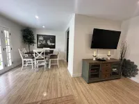 Spacious 5-bedroom house in enchanting Northridge with WiFi, AC Các khách sạn ở Northridge