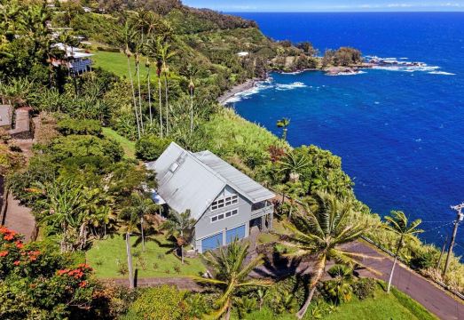 Stunning Ocean-front Retreat