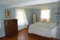 3-bedroom waterfront house with use of marina facilities in charming Jamestown!