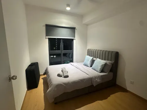 Spacious 3-bedroom apartment with AC, Netflix, WiFi nearby KLIA, Splash Mania